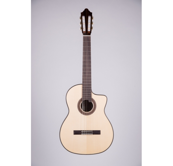 Duke Student F classical guitar